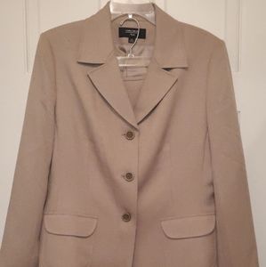 Women's 2pc jacket and knee length skirt.